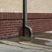 Lekkage afvoer standleiding? Schakel direct hulp in!